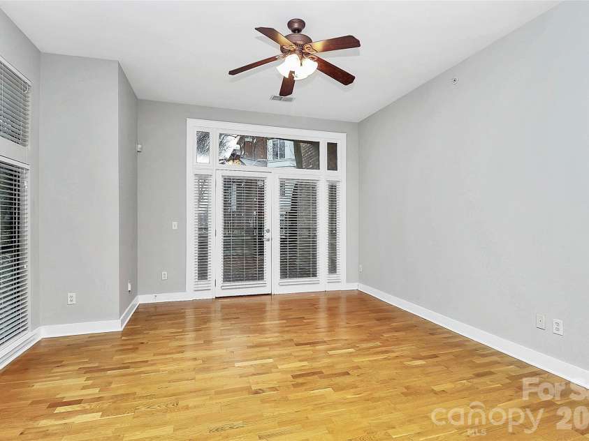 712 Davidson Street, Charlotte, NC 28202.  MLS# CAR4402173, YatesRealty ID 16070. Living Room
