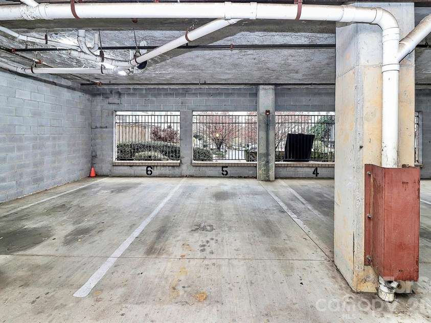 712 Davidson Street, Charlotte, NC 28202.  MLS# CAR4402173, YatesRealty ID 16070. Parking Garage