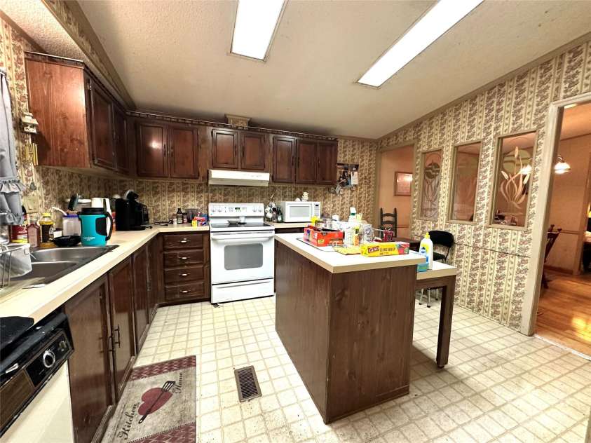 98 Long Pine Drive, Mills River, NC 28759.  MLS# CAR4264413, YatesRealty ID 16070. Kitchen