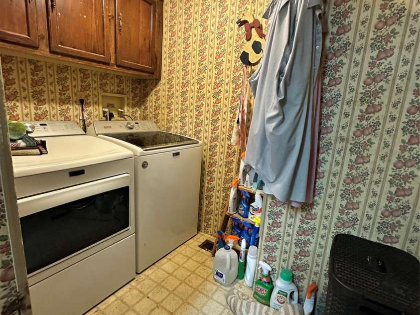 98 Long Pine Drive, Mills River, NC 28759.  MLS# CAR4264413, YatesRealty ID 16070. Laundry room next to kitchen.