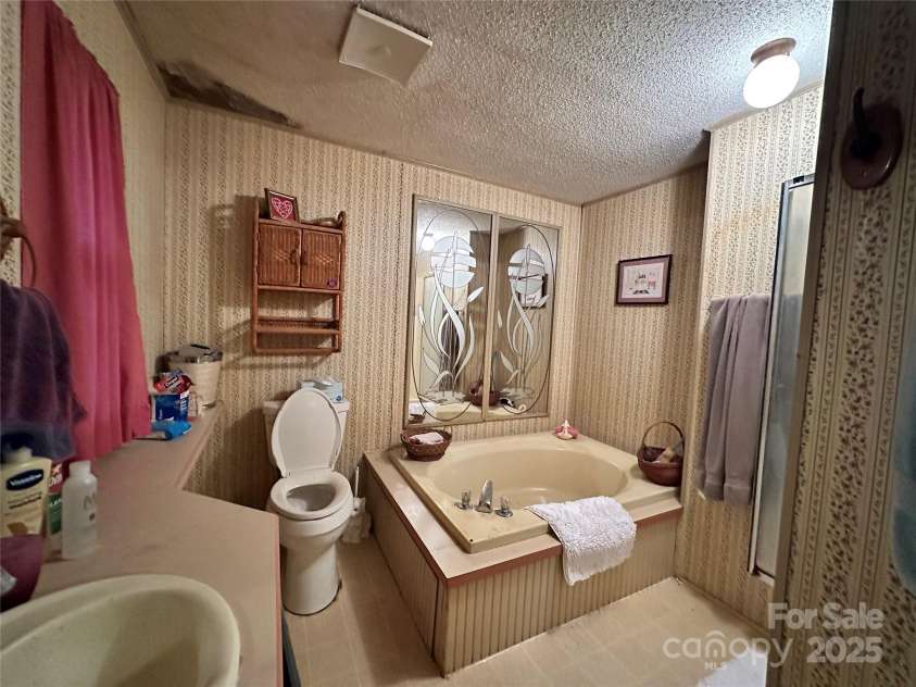 98 Long Pine Drive, Mills River, NC 28759.  MLS# CAR4264413, YatesRealty ID 16070. Primary bath en suite.