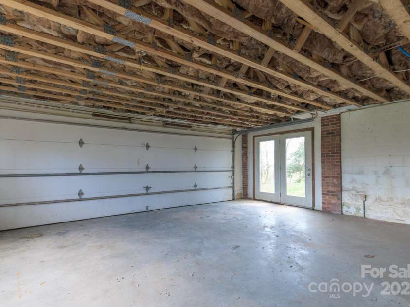 184 Buff Ridge Road, Boone, NC 28607.  MLS# CAR4301636, YatesRealty ID 16071. 2 car garage in basement