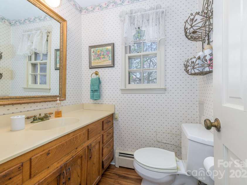 184 Buff Ridge Road, Boone, NC 28607.  MLS# CAR4301636, YatesRealty ID 16071. Half Bath