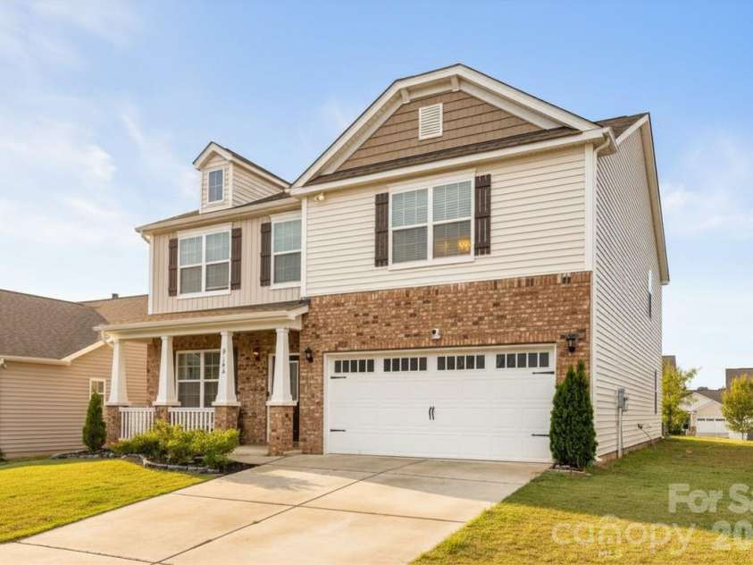 9142 Mackinaw Drive, Gastonia, NC 28056.  MLS# CAR4326705, YatesRealty ID 16071. 