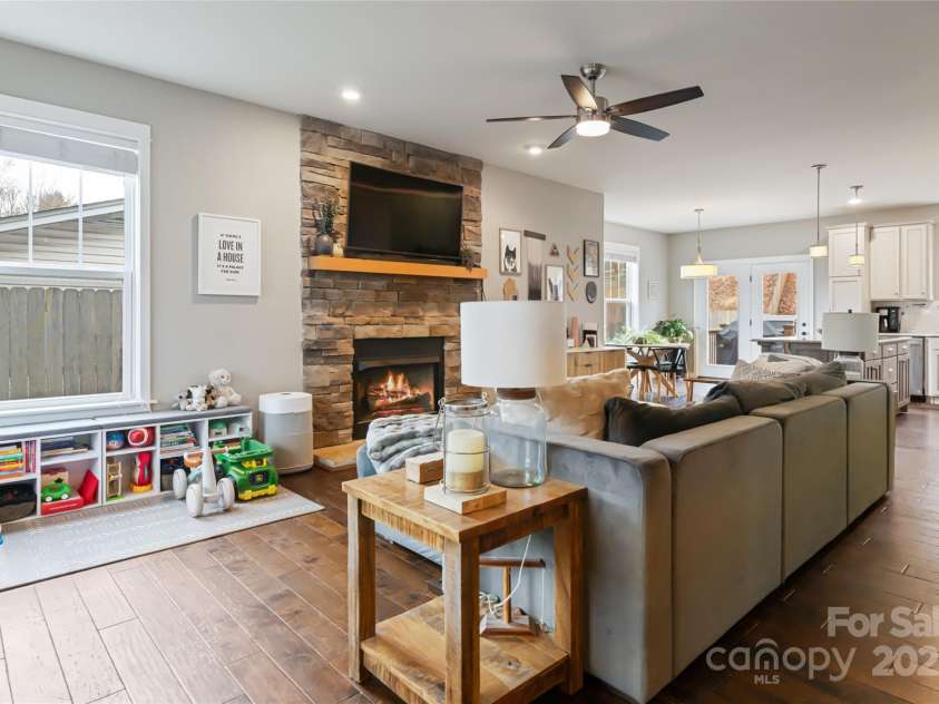 123 Arline Henry Way, Asheville, NC 28806.  MLS# CAR4232266, YatesRealty ID 16072. 