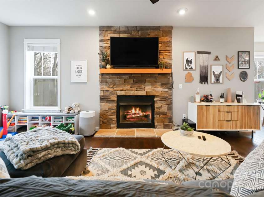 123 Arline Henry Way, Asheville, NC 28806.  MLS# CAR4232266, YatesRealty ID 16072. 