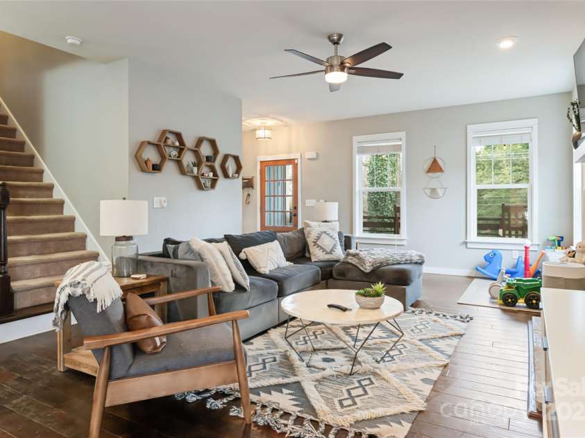 123 Arline Henry Way, Asheville, NC 28806.  MLS# CAR4232266, YatesRealty ID 16072. 