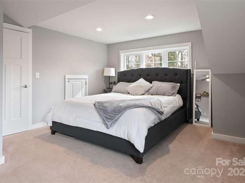 123 Arline Henry Way, Asheville, NC 28806.  MLS# CAR4232266, YatesRealty ID 16072. 