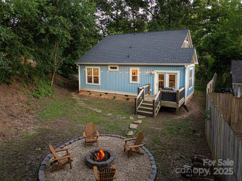123 Arline Henry Way, Asheville, NC 28806.  MLS# CAR4232266, YatesRealty ID 16072. 