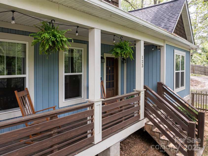 123 Arline Henry Way, Asheville, NC 28806.  MLS# CAR4232266, YatesRealty ID 16072. 