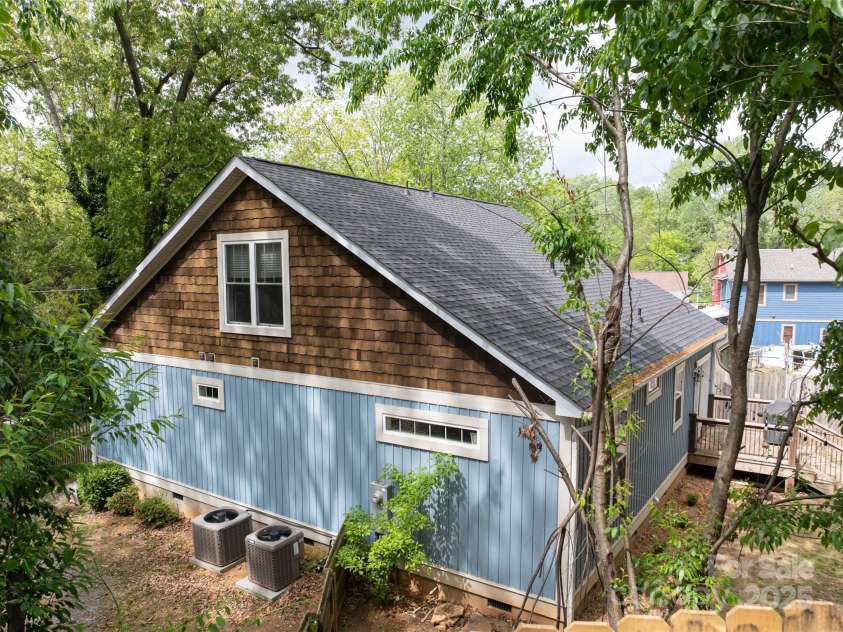 123 Arline Henry Way, Asheville, NC 28806.  MLS# CAR4232266, YatesRealty ID 16072. 