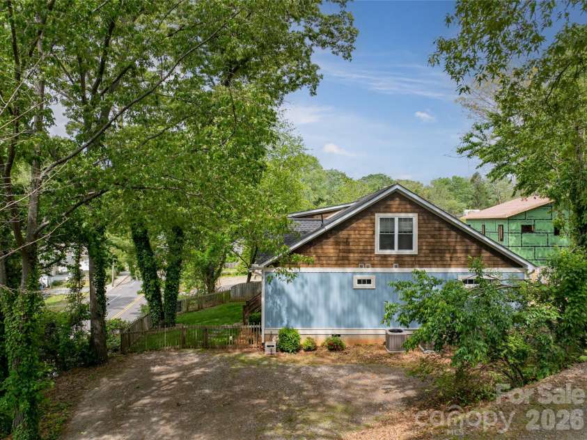 123 Arline Henry Way, Asheville, NC 28806.  MLS# CAR4232266, YatesRealty ID 16072. 