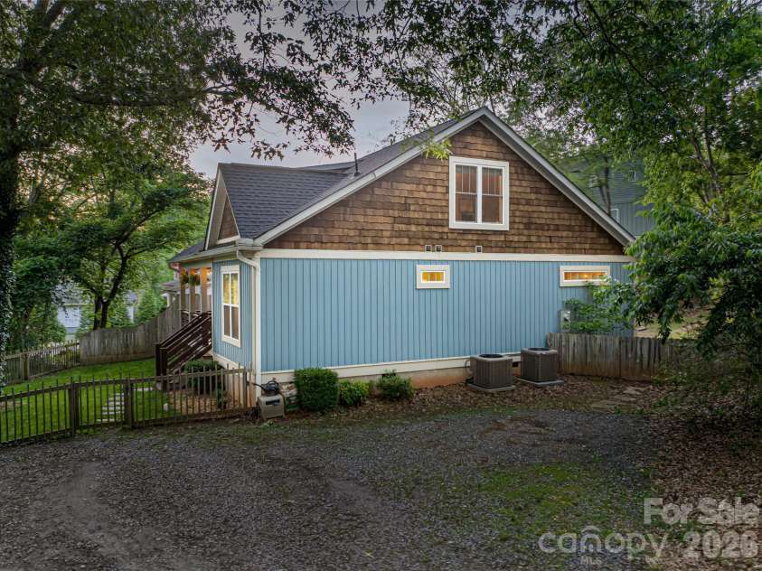 123 Arline Henry Way, Asheville, NC 28806.  MLS# CAR4232266, YatesRealty ID 16072. 