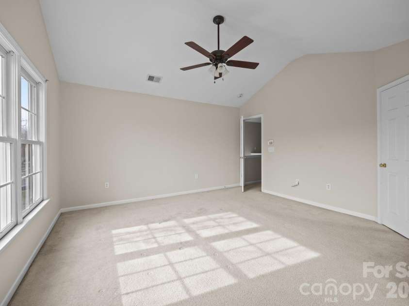3203 Arklow Road, Charlotte, NC 28269.  MLS# CAR4350253, YatesRealty ID 16073. 