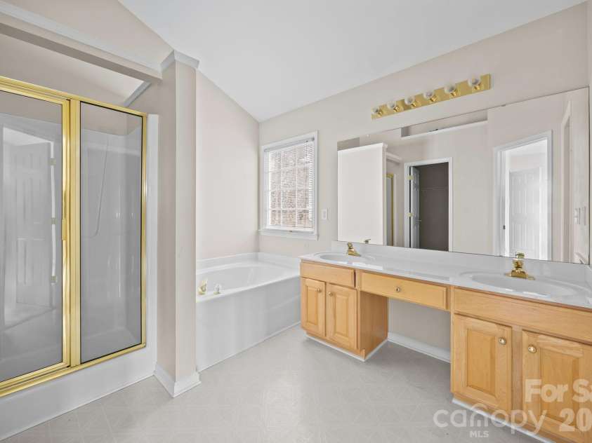 3203 Arklow Road, Charlotte, NC 28269.  MLS# CAR4350253, YatesRealty ID 16073. 