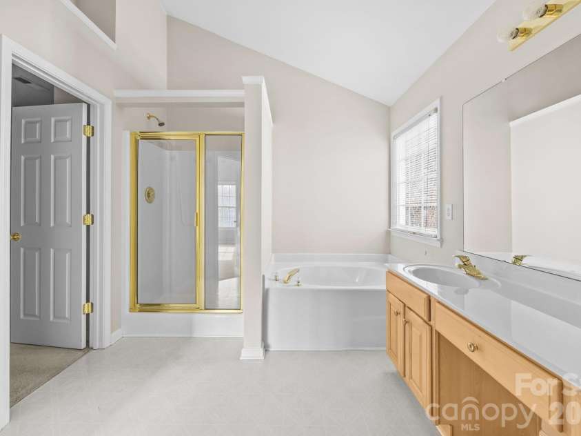 3203 Arklow Road, Charlotte, NC 28269.  MLS# CAR4350253, YatesRealty ID 16073. 