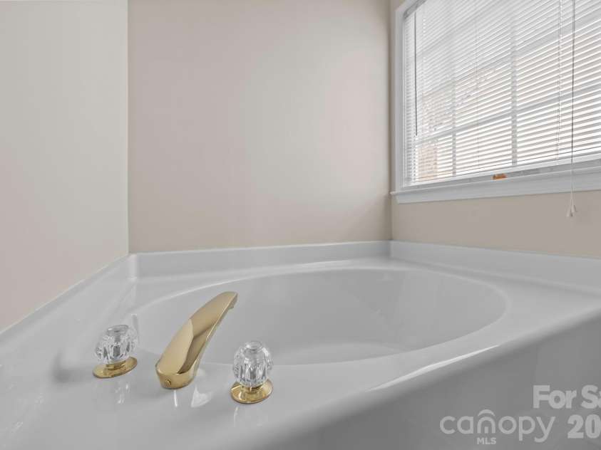 3203 Arklow Road, Charlotte, NC 28269.  MLS# CAR4350253, YatesRealty ID 16073. 