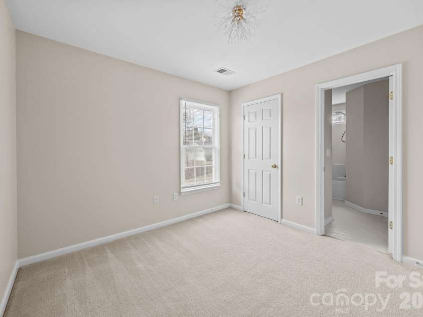 3203 Arklow Road, Charlotte, NC 28269.  MLS# CAR4350253, YatesRealty ID 16073. 