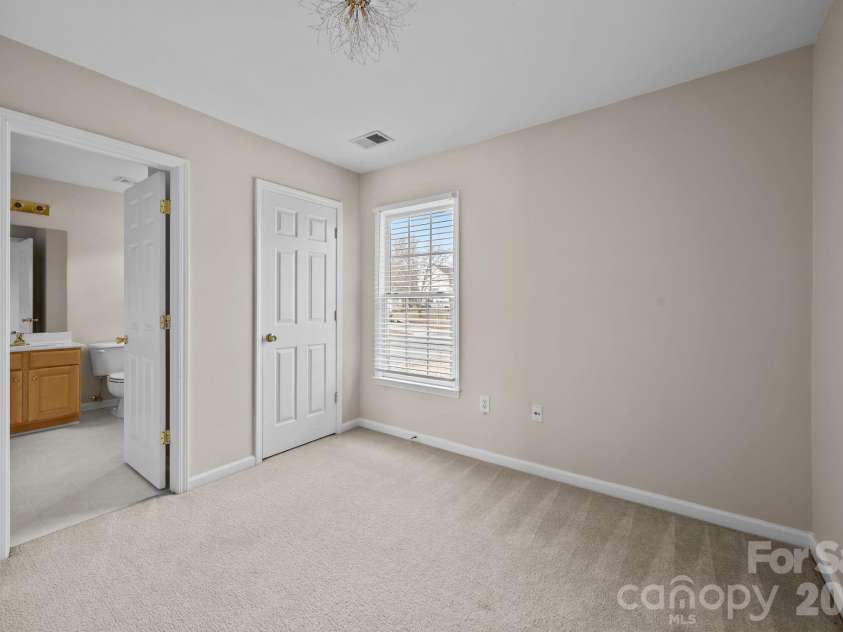 3203 Arklow Road, Charlotte, NC 28269.  MLS# CAR4350253, YatesRealty ID 16073. 