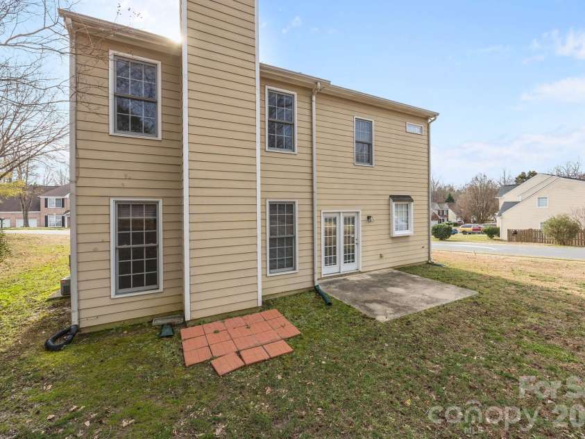 3203 Arklow Road, Charlotte, NC 28269.  MLS# CAR4350253, YatesRealty ID 16073. 