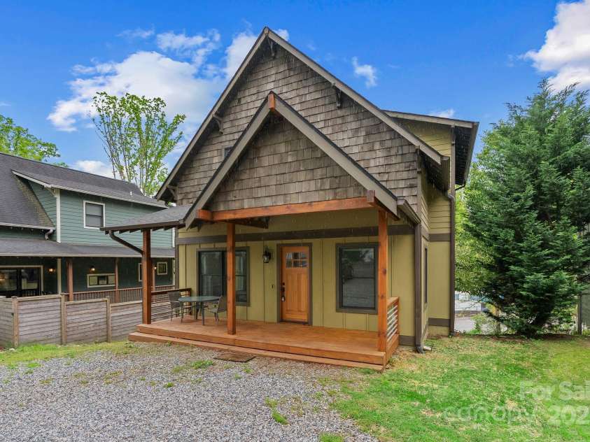 38 Unadilla Alley, Asheville, NC 28803.  MLS# CAR4255219, YatesRealty ID 16073. 