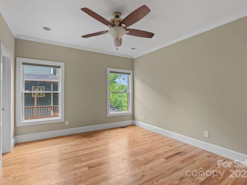 38 Unadilla Alley, Asheville, NC 28803.  MLS# CAR4255219, YatesRealty ID 16073. 