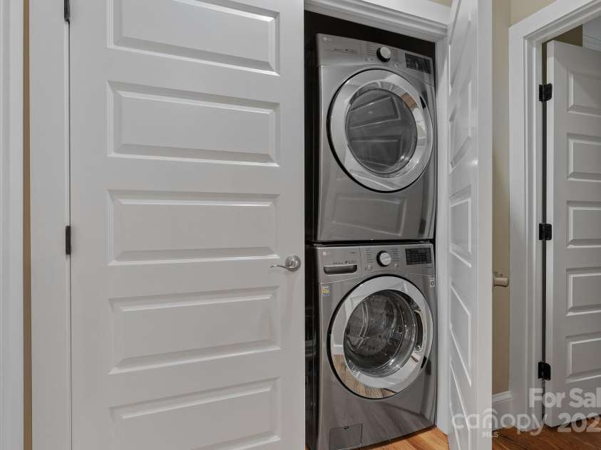 38 Unadilla Alley, Asheville, NC 28803.  MLS# CAR4255219, YatesRealty ID 16073. 