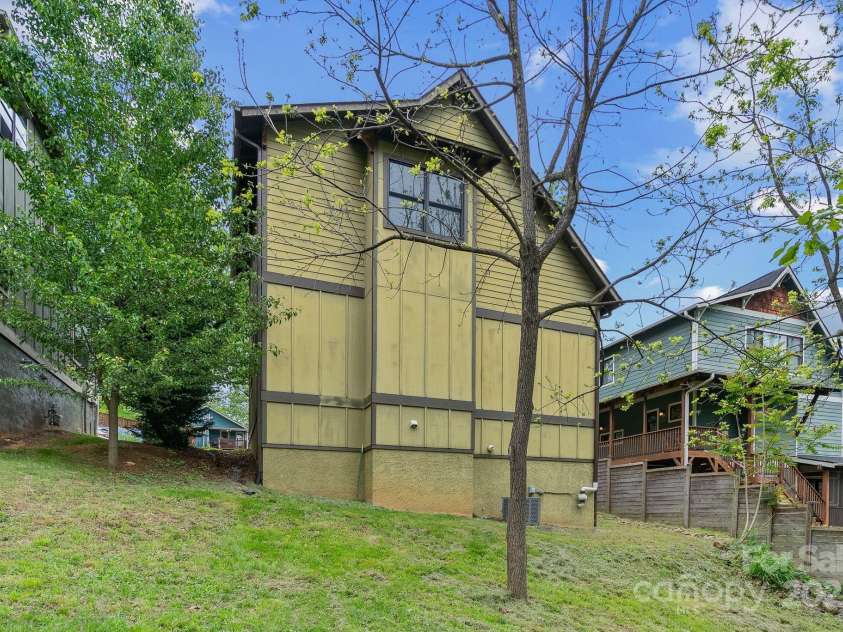 38 Unadilla Alley, Asheville, NC 28803.  MLS# CAR4255219, YatesRealty ID 16073. 
