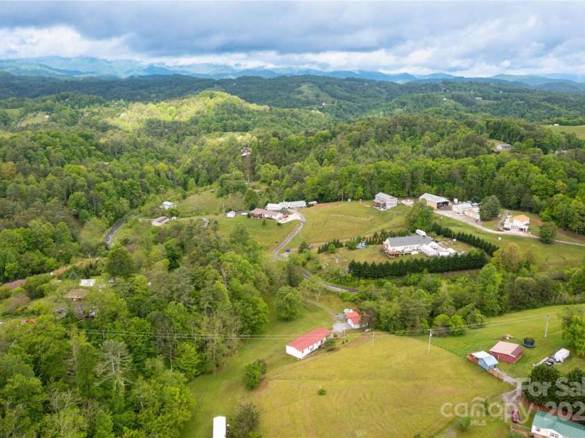 283 Grandview Drive, Marshall, NC 28753.  MLS# CAR4256159, YatesRealty ID 16074. 