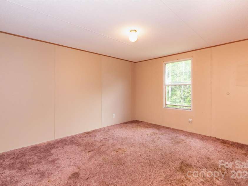 283 Grandview Drive, Marshall, NC 28753.  MLS# CAR4256159, YatesRealty ID 16074. Bedroom