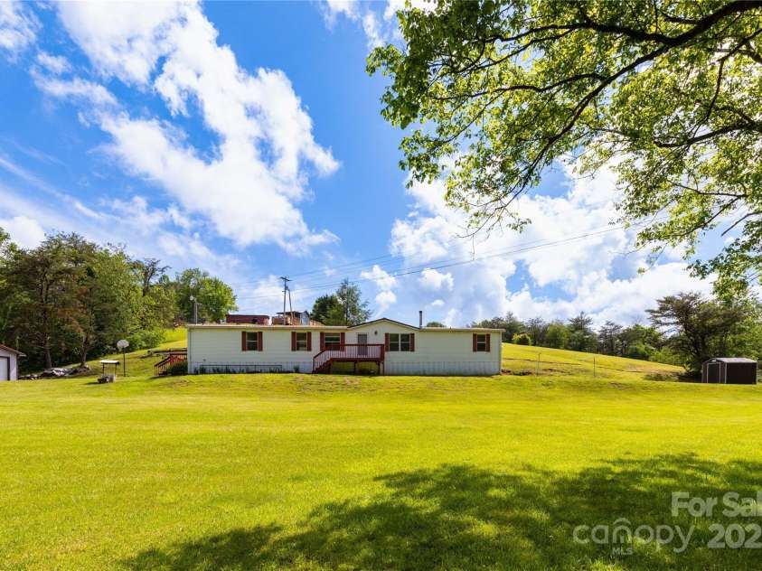 283 Grandview Drive, Marshall, NC 28753.  MLS# CAR4256159, YatesRealty ID 16074. Large front yard