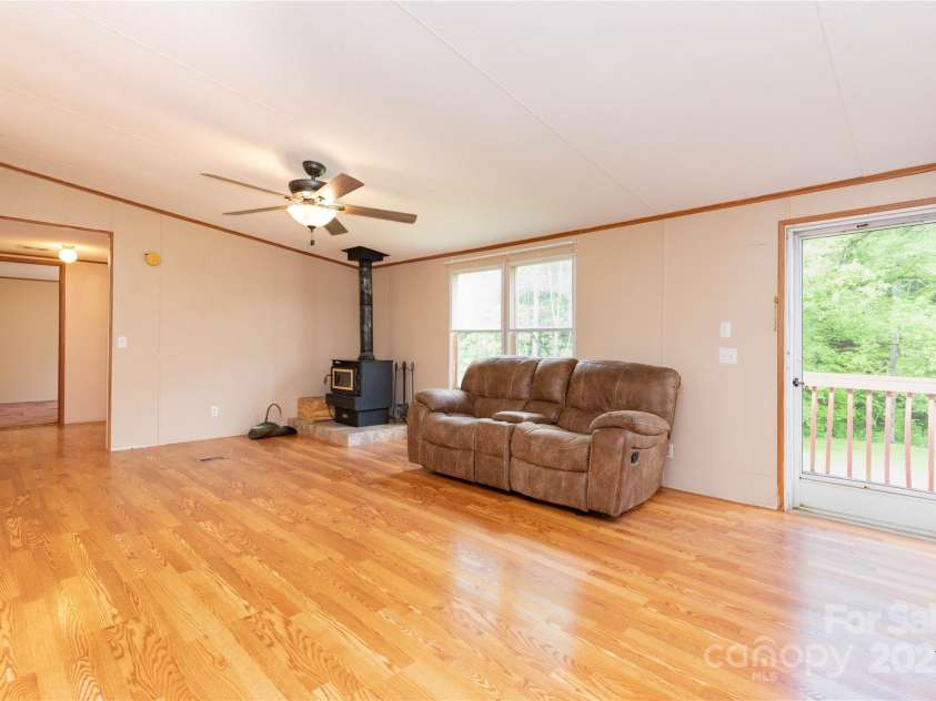 283 Grandview Drive, Marshall, NC 28753.  MLS# CAR4256159, YatesRealty ID 16074. Open living room