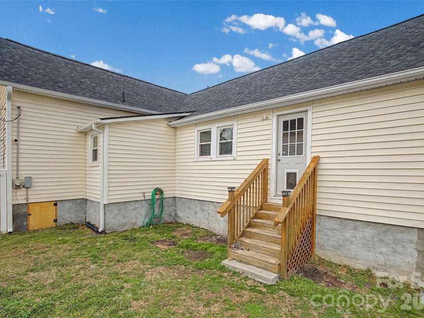 59 Cedar Street, Salisbury, NC 28144.  MLS# CAR4349021, YatesRealty ID 16074. 