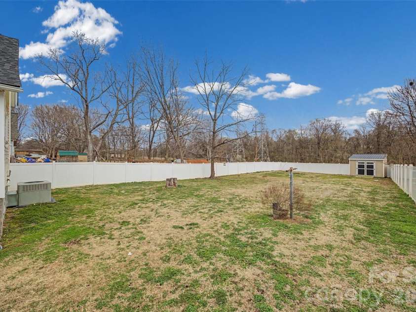 59 Cedar Street, Salisbury, NC 28144.  MLS# CAR4349021, YatesRealty ID 16074. 