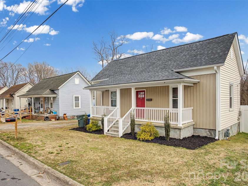 59 Cedar Street, Salisbury, NC 28144.  MLS# CAR4349021, YatesRealty ID 16074. 