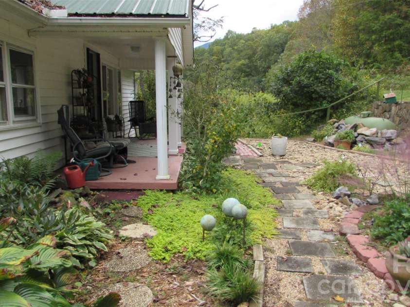 524 Clear Creek Road, Burnsville, NC 28714.  MLS# CAR4306870, YatesRealty ID 16079. 