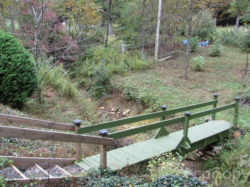 524 Clear Creek Road, Burnsville, NC 28714.  MLS# CAR4306870, YatesRealty ID 16079. 