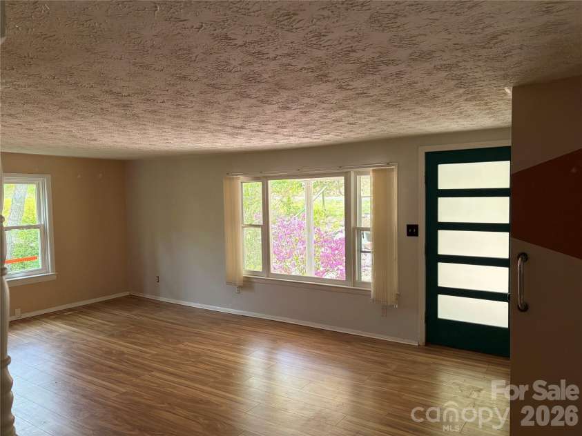 524 Clear Creek Road, Burnsville, NC 28714.  MLS# CAR4306870, YatesRealty ID 16079. 