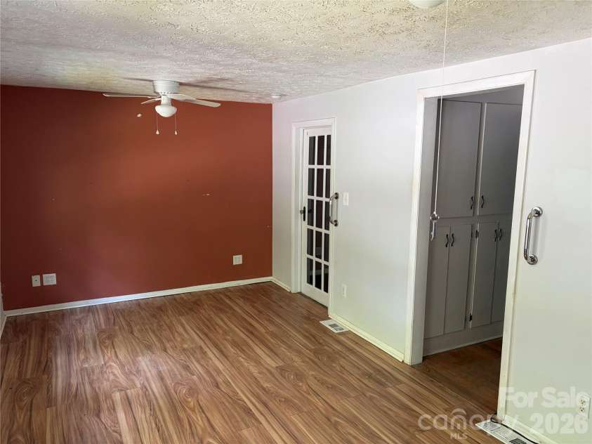 524 Clear Creek Road, Burnsville, NC 28714.  MLS# CAR4306870, YatesRealty ID 16079. 
