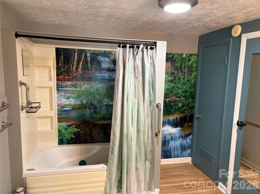 524 Clear Creek Road, Burnsville, NC 28714.  MLS# CAR4306870, YatesRealty ID 16079. 