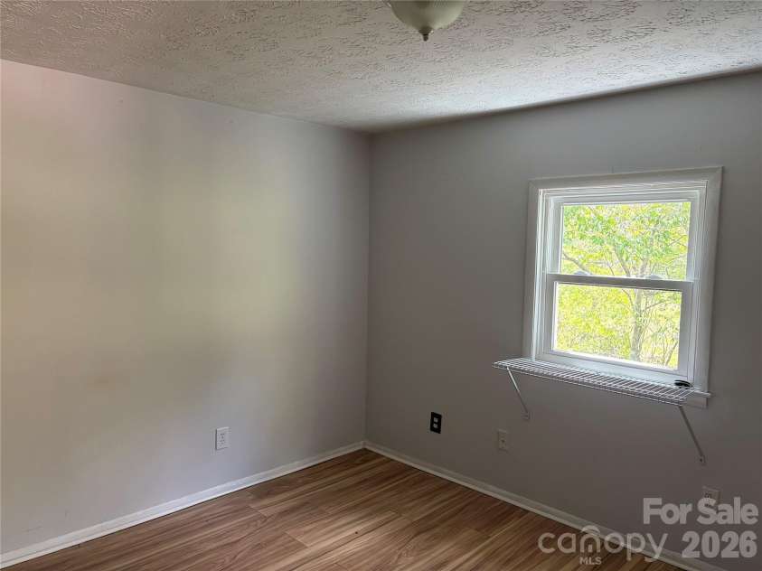 524 Clear Creek Road, Burnsville, NC 28714.  MLS# CAR4306870, YatesRealty ID 16079. 