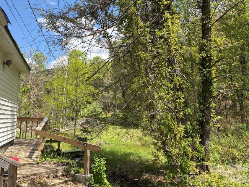 524 Clear Creek Road, Burnsville, NC 28714.  MLS# CAR4306870, YatesRealty ID 16079. 