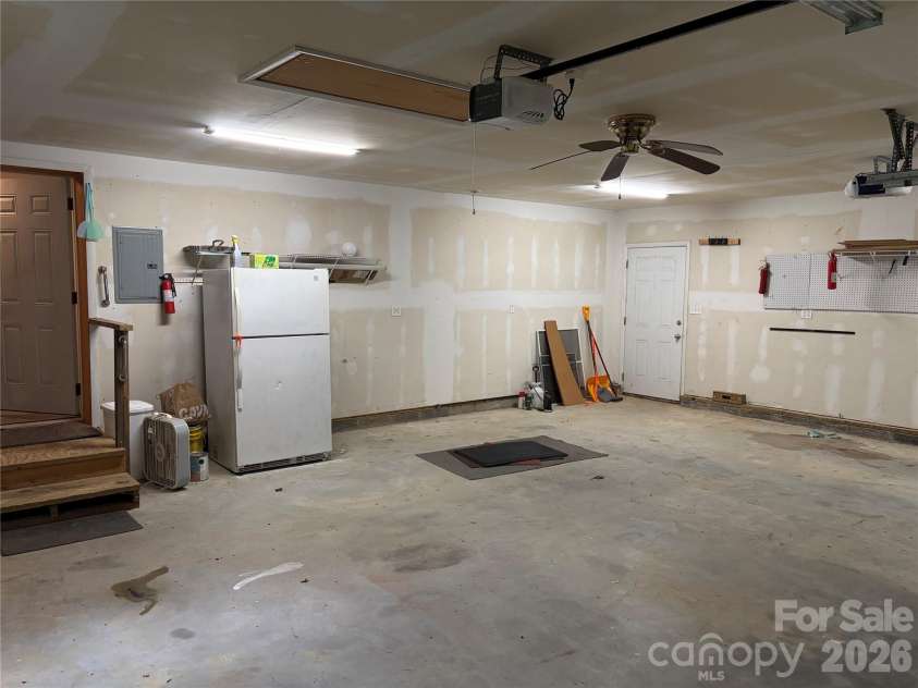 524 Clear Creek Road, Burnsville, NC 28714.  MLS# CAR4306870, YatesRealty ID 16079. 