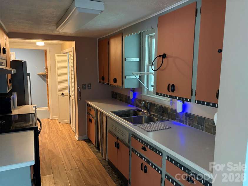 524 Clear Creek Road, Burnsville, NC 28714.  MLS# CAR4306870, YatesRealty ID 16079. 