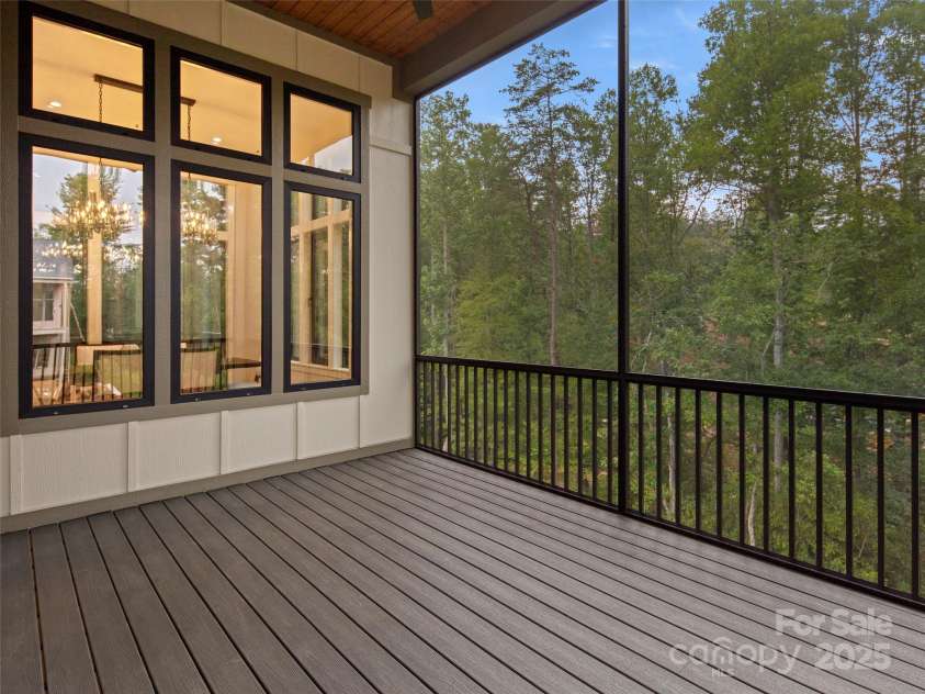 184 Sunridge Avenue, Horse Shoe, NC 28742.  MLS# CAR4263365, YatesRealty ID 16080. 