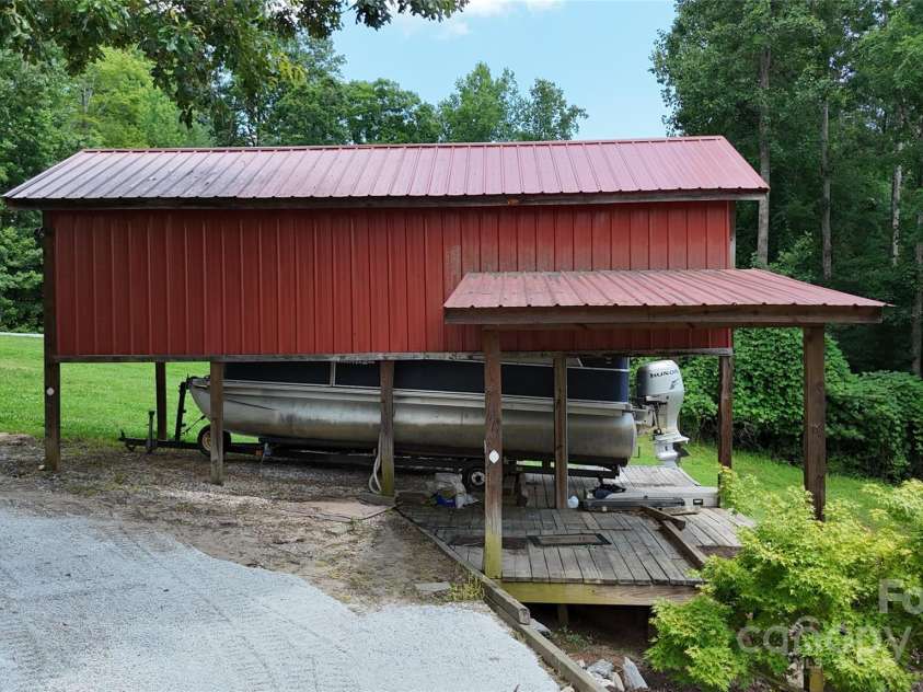 37 Bream Loop Road, Marion, NC 28752.  MLS# CAR4292432, YatesRealty ID 16081. 