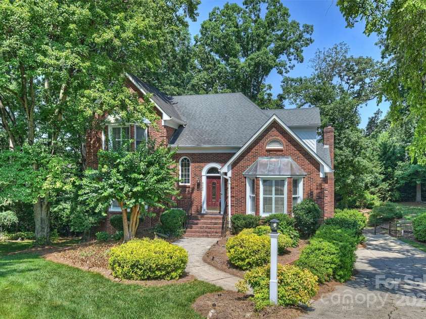 8000 Greencastle Drive, Charlotte, NC 28210.  MLS# CAR4223017, YatesRealty ID 16081. 