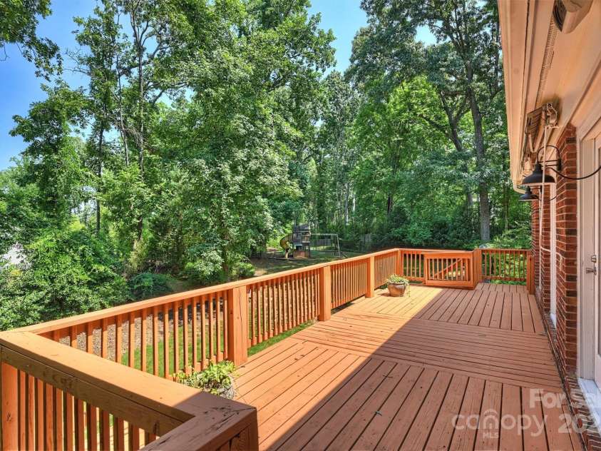 8000 Greencastle Drive, Charlotte, NC 28210.  MLS# CAR4223017, YatesRealty ID 16081. 