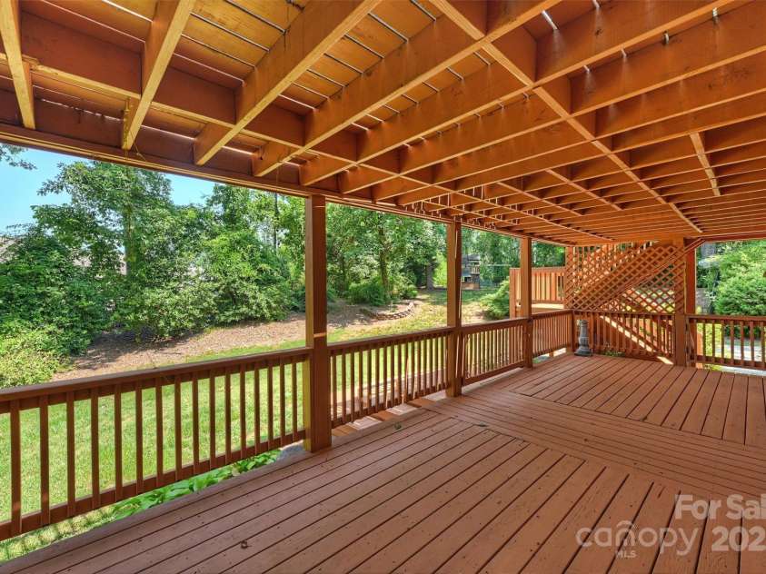 8000 Greencastle Drive, Charlotte, NC 28210.  MLS# CAR4223017, YatesRealty ID 16081. 