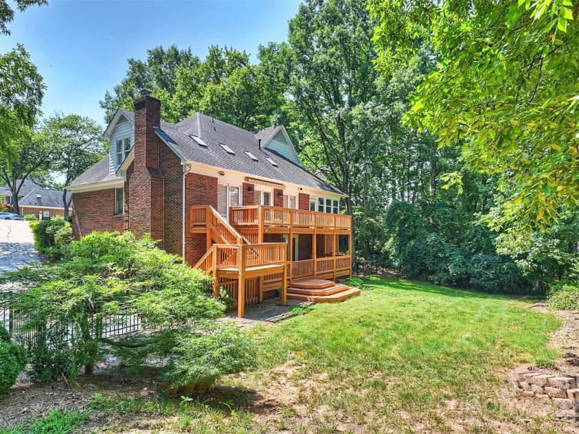 8000 Greencastle Drive, Charlotte, NC 28210.  MLS# CAR4223017, YatesRealty ID 16081. 